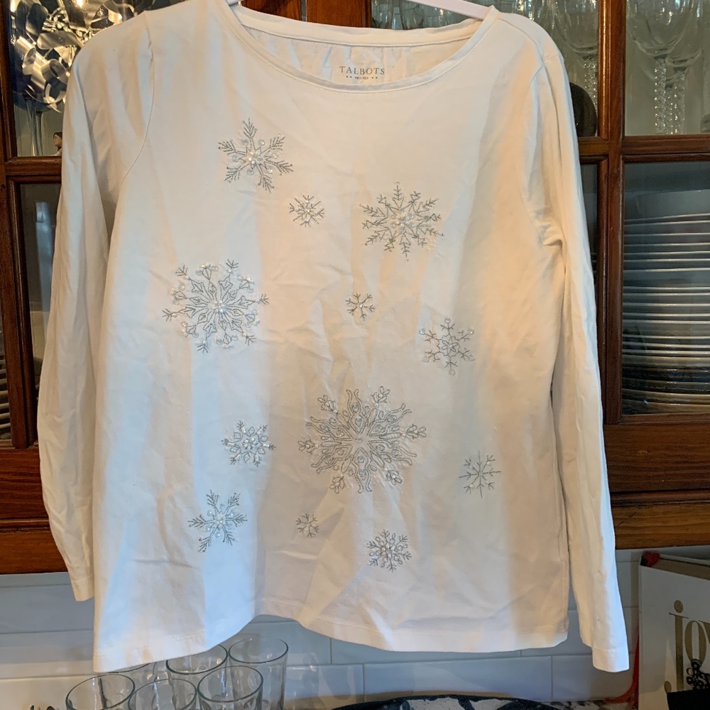 Talbots petites long sleeve holiday tee. Worn a lot but still okay‎